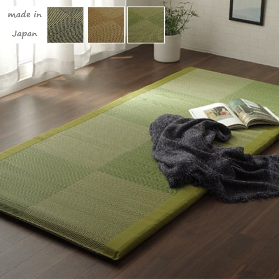  A Japanese tatami-style foldable igusa mat, perfect for napping or lounging in the living room.