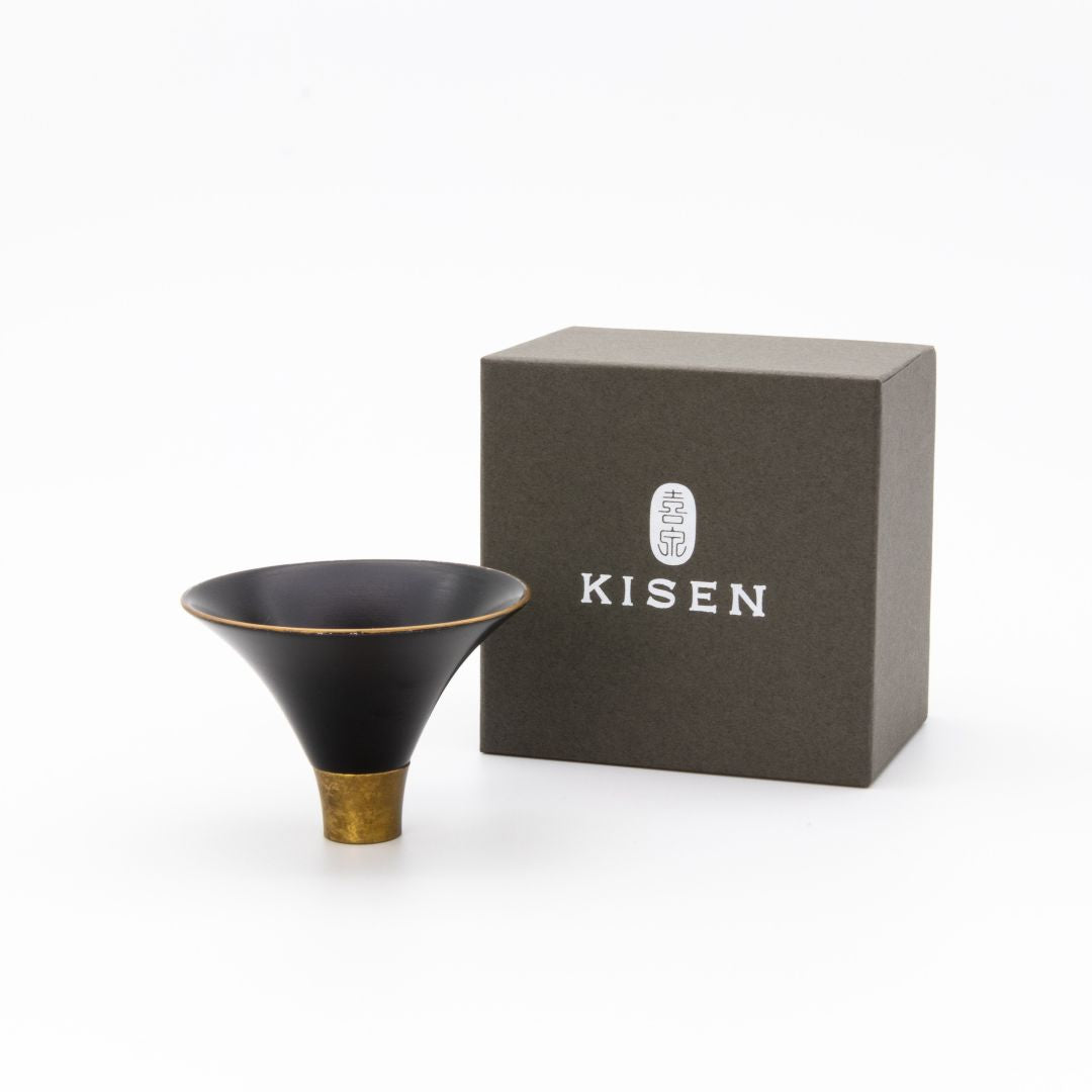Black and gold lacquered cup with Kisen branding on a white background