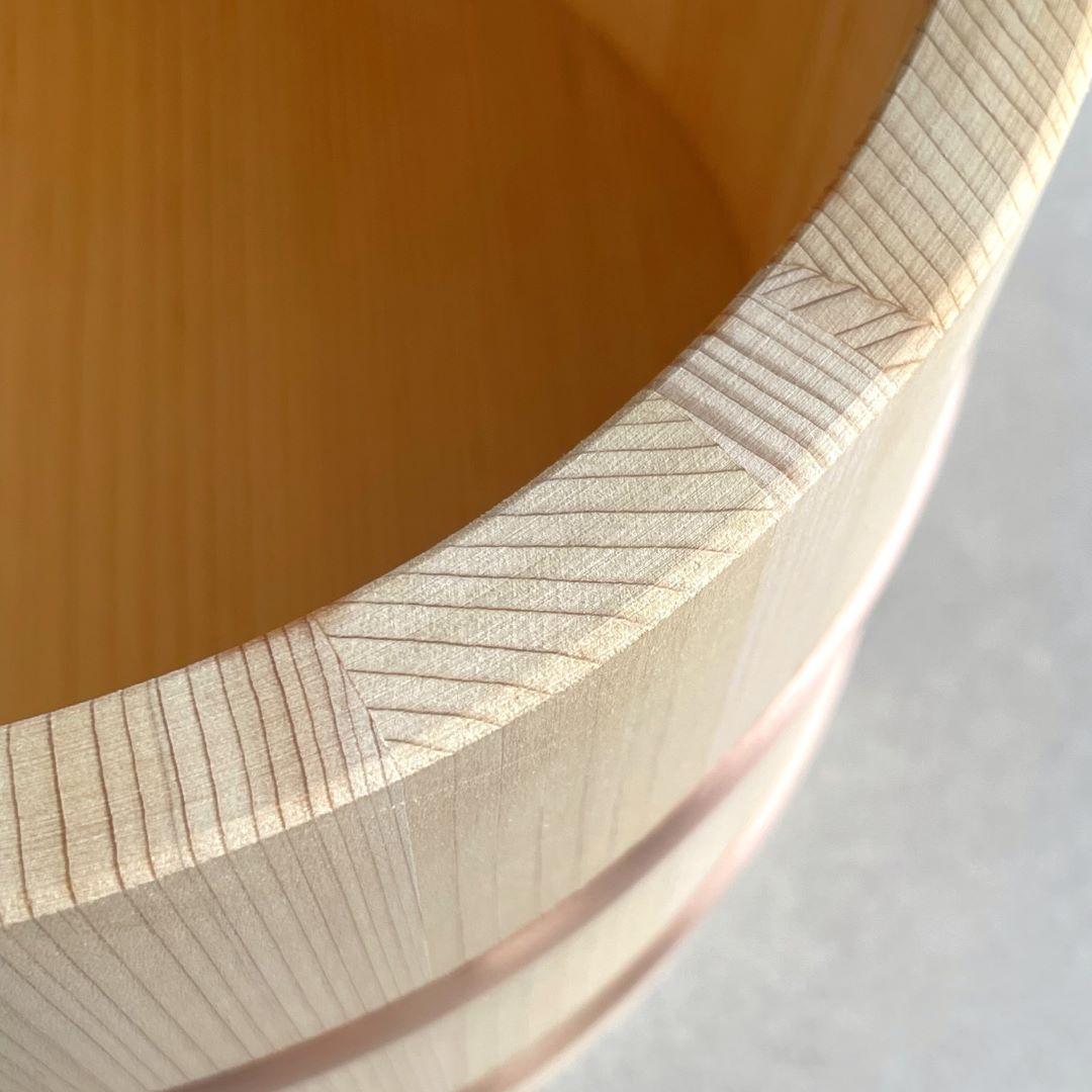 The edge of a wooden rice bucket