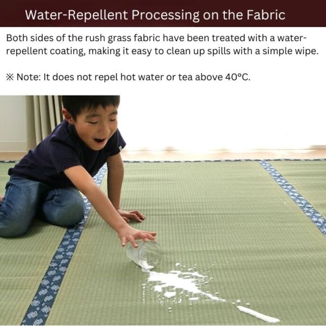 A young boy accidentally spills milk on a tatami mat with a decorative blue border. The image highlights the water-repellent processing of the rush grass fabric, demonstrating how spills can be easily wiped clean. A text overlay explains that the tatami mat does not repel hot water or tea above 40°C.